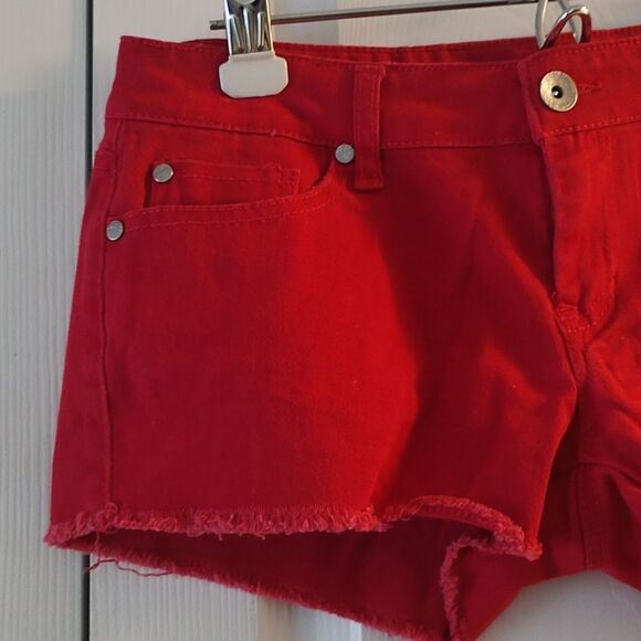 Refuge red denim jean  short shorts rough hem   Sz 6 - Picture 3 of 5